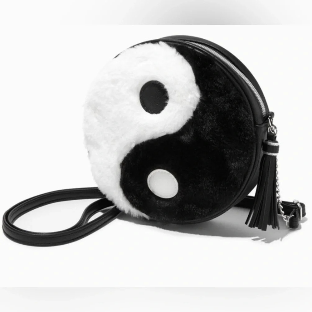Claire’s Yin Yang Round Crossbody Bag
